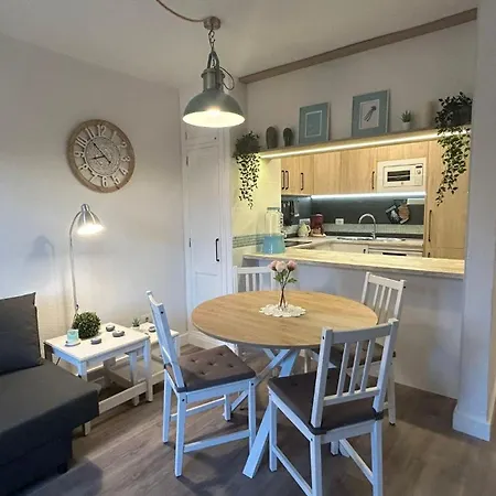 Appartement Huebsche Mit 2 Schlafzimmern, Pool Und Wlan, Strandnaehe